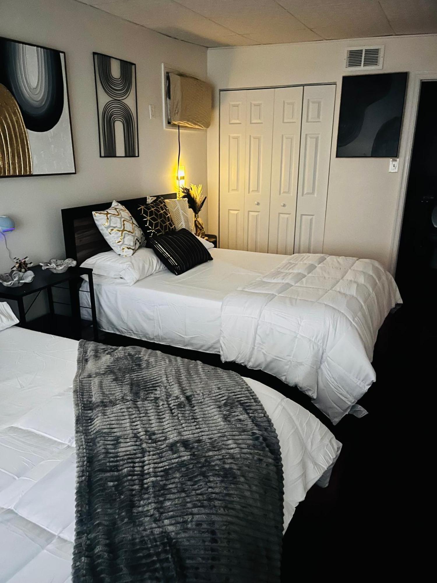 Stylish Cozy Quiet Family Retreat And Romantic Getaway Sleeps Up To 7 With Fast Wifi, Free Parking, Work Station, Alexa Enabled, Fenced In Backyard For Pets Grill Party Patio, Porch, Beach, Canal, Stadium,Boardwalk Restaurants, And Much More! Atlantic City Extérieur photo