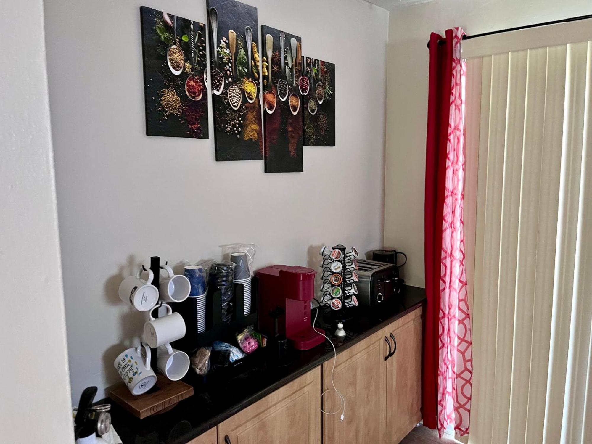 Stylish Cozy Quiet Family Retreat And Romantic Getaway Sleeps Up To 7 With Fast Wifi, Free Parking, Work Station, Alexa Enabled, Fenced In Backyard For Pets Grill Party Patio, Porch, Beach, Canal, Stadium,Boardwalk Restaurants, And Much More! Atlantic City Extérieur photo