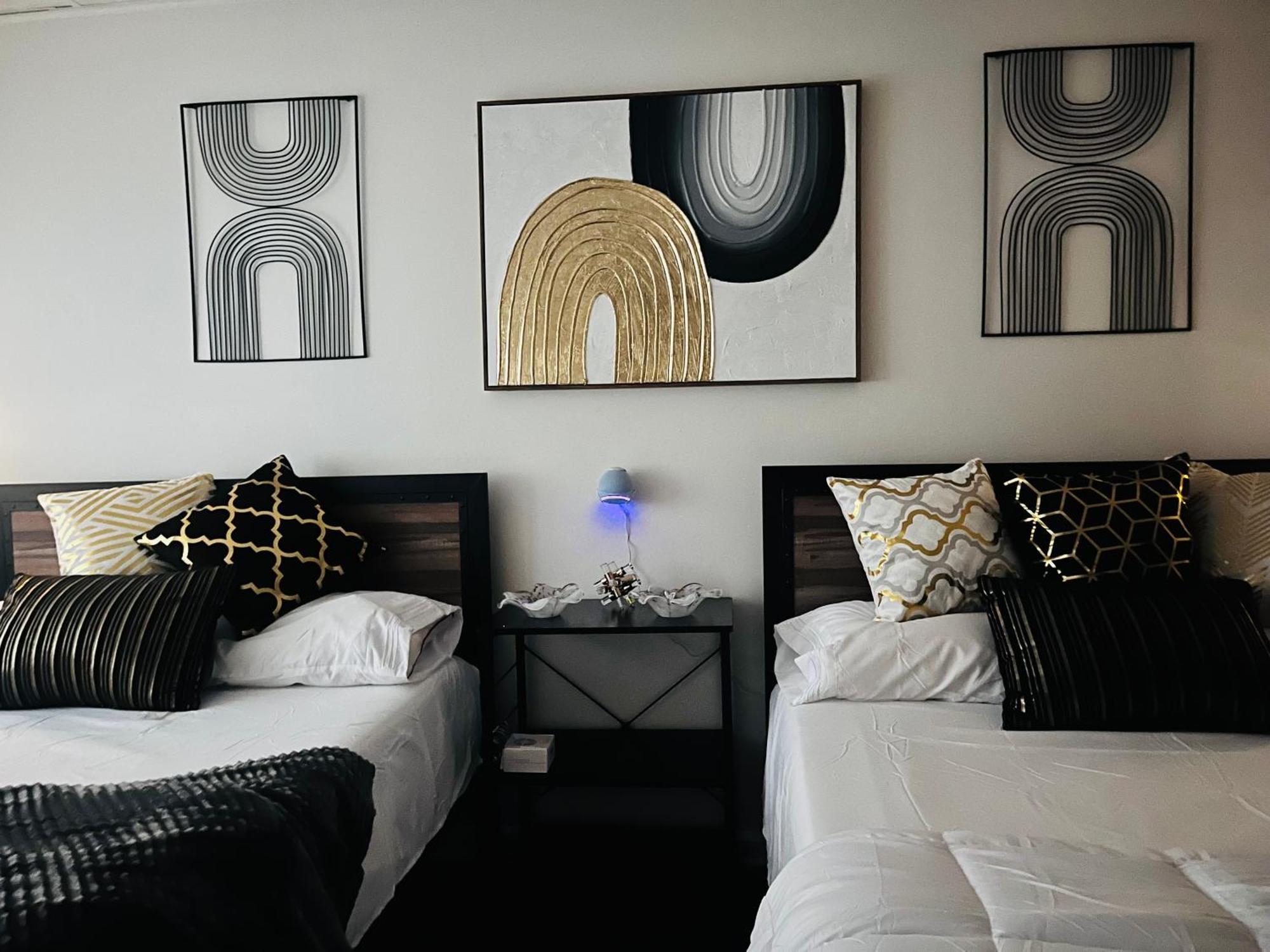 Stylish Cozy Quiet Family Retreat And Romantic Getaway Sleeps Up To 7 With Fast Wifi, Free Parking, Work Station, Alexa Enabled, Fenced In Backyard For Pets Grill Party Patio, Porch, Beach, Canal, Stadium,Boardwalk Restaurants, And Much More! Atlantic City Extérieur photo