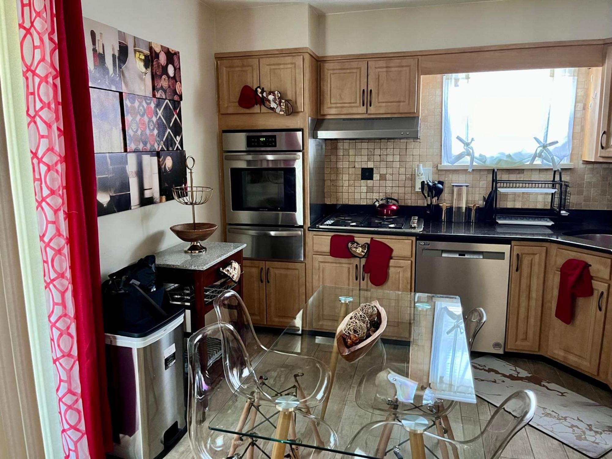 Stylish Cozy Quiet Family Retreat And Romantic Getaway Sleeps Up To 7 With Fast Wifi, Free Parking, Work Station, Alexa Enabled, Fenced In Backyard For Pets Grill Party Patio, Porch, Beach, Canal, Stadium,Boardwalk Restaurants, And Much More! Atlantic City Extérieur photo